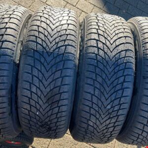 4x 215/65R17 103V MOMO WINTER NORTH POLE WINTERREIFEN NEU #1PNH