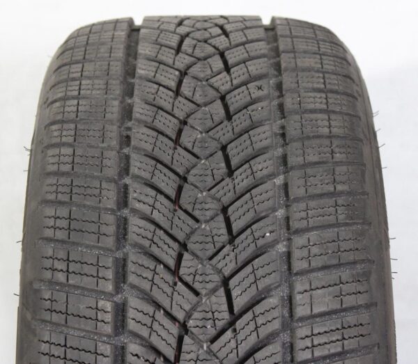 1x 245/40R19 98V GOODYEAR ULTRA GRIP PERFORMANCE+ 2022 7MM #1TWH – Bild 3