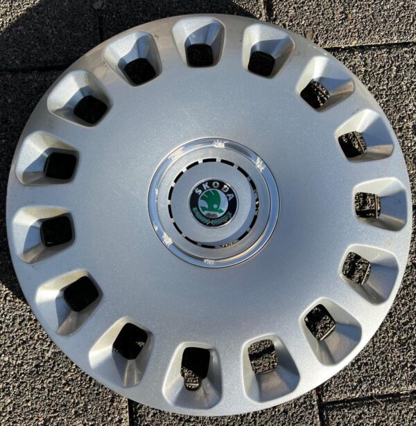1X ORIGINAL 16" RADKAPPE SKODA SUPERB 3U 3U0601147A 16 ZOLL #1VNN
