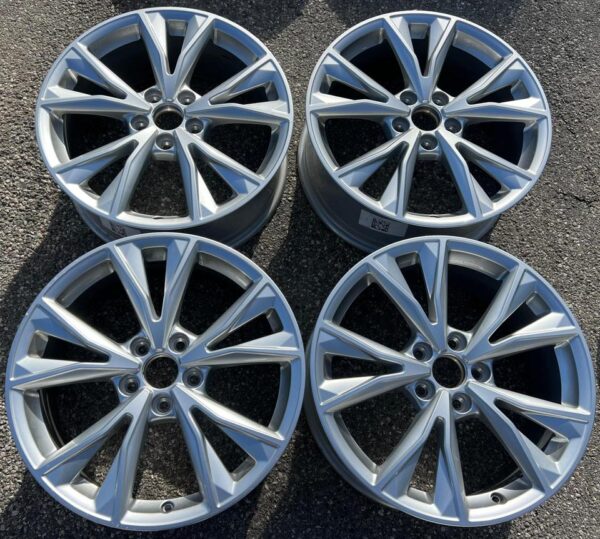 4 ORIGINAL 18" ALUFELGEN FELGEN AUDI Q3 F3 83A601025K 7x18  #1EZI